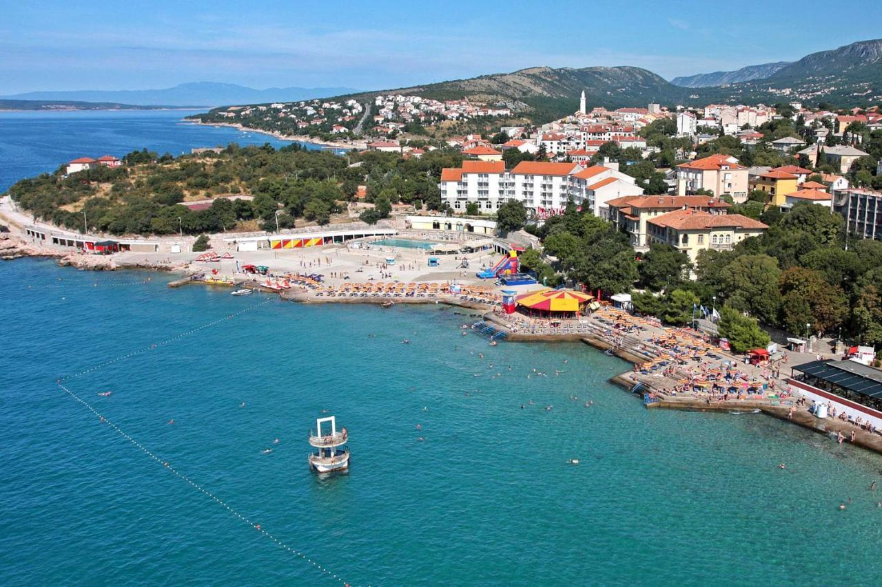 Apartments By The Sea Novi Vinodolski - 5558 ภายนอก รูปภาพ